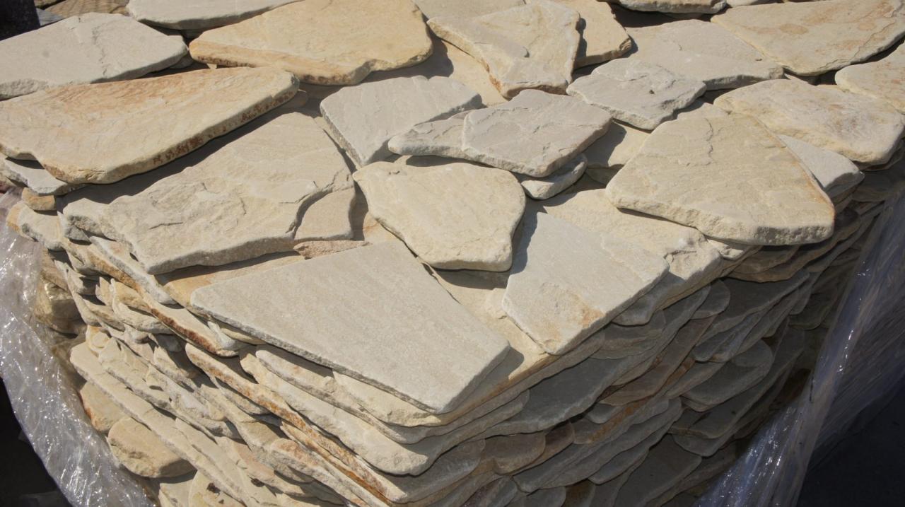 Мощение дорожек натуральным камнем: как правильно уложить камень на дорожки