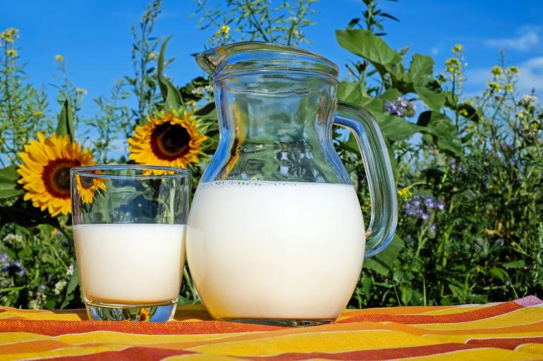 Чем отличаются пастеризованное, ультрапастеризованное и стерилизованное  молоко, и какое из них лучше? - Водовоз.RU